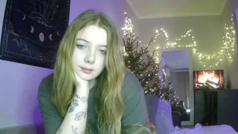 Snapshot of lollylol11 chatting on December 28, 2024, 10:13 pm Lilly online show from December 28, 2024, 10:13 pm