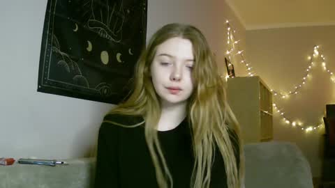 Snapshot of lollylol11 chatting on January 15, 2025, 8:05 pm Lilly online show from January 15, 2025, 8:05 pm