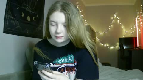 Snapshot of lollylol11 chatting on January 19, 2025, 3:32 pm Lilly online show from January 19, 2025, 3:32 pm