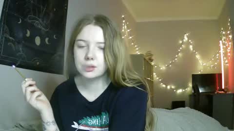 Snapshot of lollylol11 chatting on January 19, 2025, 9:23 pm Lilly online show from January 19, 2025, 9:23 pm