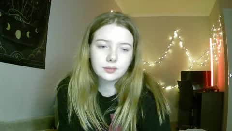 Snapshot of lollylol11 chatting on January 23, 2025, 10:01 pm Lilly online show from January 23, 2025, 10:01 pm