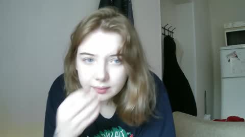 Snapshot of lollylol11 chatting on February 11, 2025, 11:21 am Lilly online show from February 11, 2025, 11:21 am