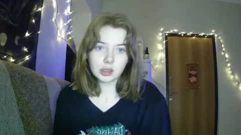 Snapshot of lollylol11 chatting on February 14, 2025, 3:26 pm Lilly online show from February 14, 2025, 3:26 pm