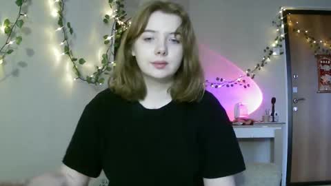 Snapshot of lollylol11 chatting on February 16, 2025, 2:43 pm Lilly online show from February 16, 2025, 2:43 pm