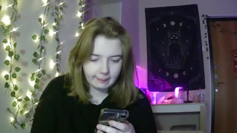 Snapshot of lollylol11 chatting on February 17, 2025, 10:03 pm Lilly online show from February 17, 2025, 10:03 pm