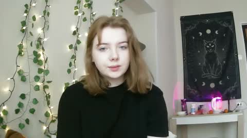 Snapshot of lollylol11 chatting on February 18, 2025, 12:28 pm Lilly online show from February 18, 2025, 12:28 pm