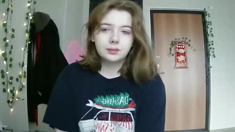 Snapshot of lollylol11 chatting on February 21, 2025, 7:12 am Lilly online show from February 21, 2025, 7:12 am