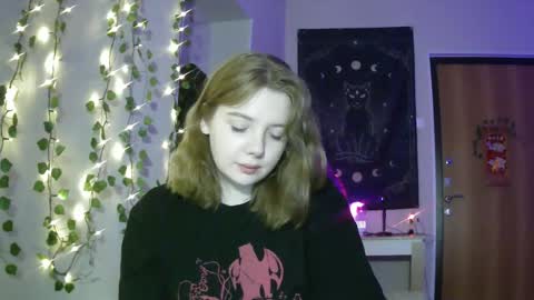 Snapshot of lollylol11 chatting on February 23, 2025, 4:13 pm Lilly online show from February 23, 2025, 4:13 pm