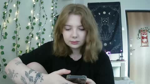 Snapshot of lollylol11 chatting on February 26, 2025, 12:36 pm Lilly online show from February 26, 2025, 12:36 pm