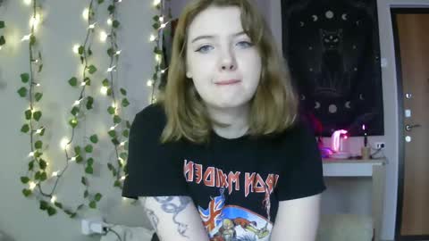 Snapshot of lollylol11 chatting on March 6, 2025, 12:30 pm Lilly online show from March 6, 2025, 12:30 pm