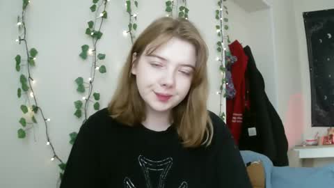 Snapshot of lollylol11 chatting on March 11, 2025, 10:18 am Lilly online show from March 11, 2025, 10:18 am