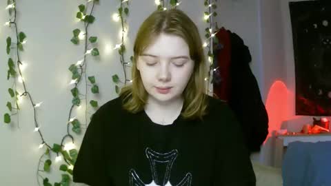 Snapshot of lollylol11 chatting on March 12, 2025, 2:23 pm Lilly online show from March 12, 2025, 2:23 pm