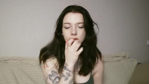 Snapshot of lollylol11 chatting on November 3, 2025, 3:24 pm Lilly online show from November 3, 2025, 3:24 pm