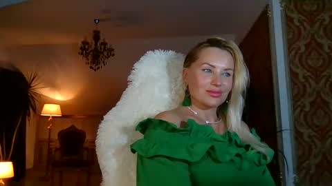 Roxy online show from December 7, 2024, 2:46 pm