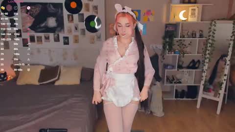 Snapshot of lonagass chatting on February 9, 2026, 6:45 pm Lona online show from February 9, 2026, 6:45 pm