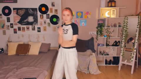 Snapshot of lonagass chatting on February 11, 2026, 6:57 pm Lona online show from February 11, 2026, 6:57 pm