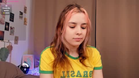 Snapshot of lonagass chatting on March 4, 2026, 7:31 pm Lona online show from March 4, 2026, 7:31 pm