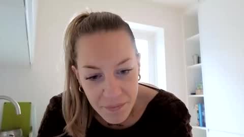 Em online show from December 21, 2025, 11:50 am