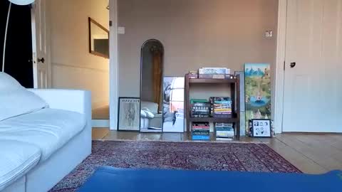 Em online show from January 16, 2026, 8:40 am