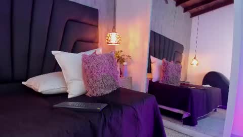 Snapshot of longina_ chatting on June 14, 2026, 2:30 pm Longina online show from June 14, 2026, 2:30 pm