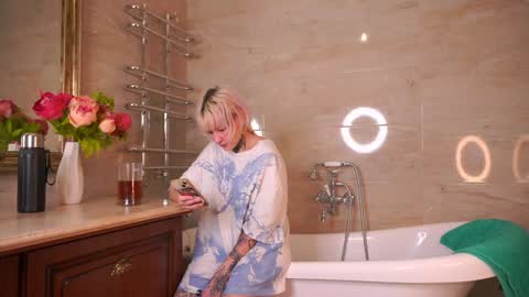 Snapshot of lookatmehabibi_ chatting on November 29, 2025, 1:47 pm Adele Ellie and Lou Sally Dana and Bonnie online show from November 29, 2025, 1:47 pm