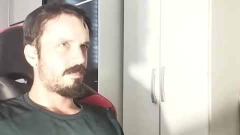 Snapshot of lookaz4010 chatting on February 19, 2025, 12:00 pm Lucas online show from February 19, 2025, 12:00 pm