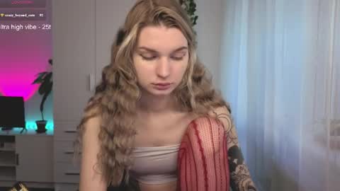 Snapshot of lookluna chatting on May 8, 2026, 4:51 am Luna online show from May 8, 2026, 4:51 am