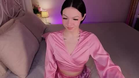 Snapshot of loonacom chatting on February 1, 2026, 8:29 pm Luna online show from February 1, 2026, 8:29 pm