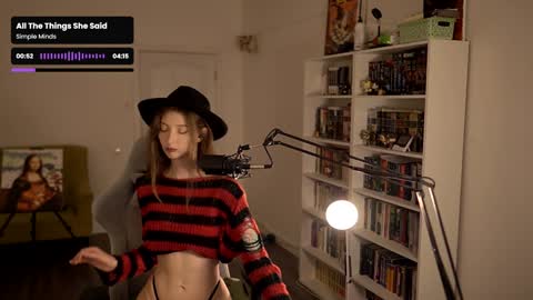 loony_moony online show from November 2, 2025, 11:01 am