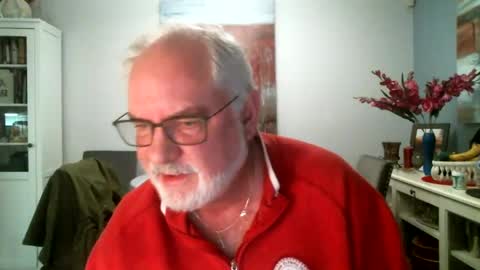 Snapshot of loop102 chatting on December 16, 2024, 1:42 am loop102 online show from December 16, 2024, 1:42 am