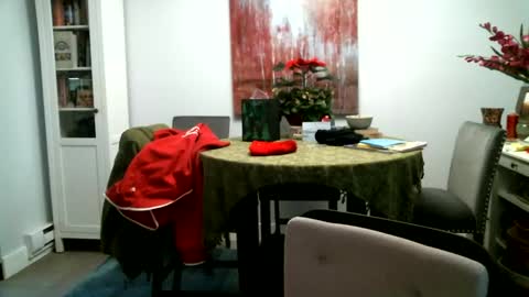 Snapshot of loop102 chatting on January 28, 2025, 2:11 am loop102 online show from January 28, 2025, 2:11 am