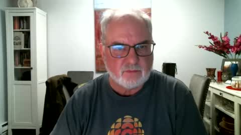 Snapshot of loop102 chatting on February 25, 2025, 3:52 am loop102 online show from February 25, 2025, 3:52 am