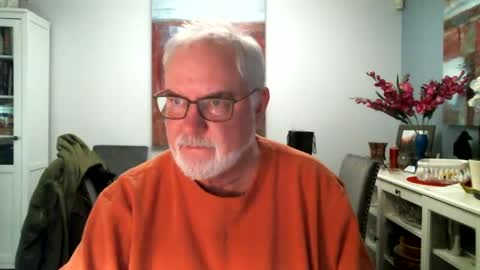 Snapshot of loop102 chatting on March 1, 2025, 1:43 am loop102 online show from March 1, 2025, 1:43 am