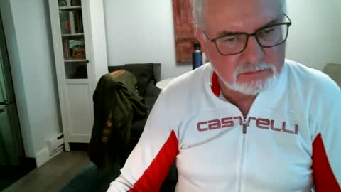 Snapshot of loop102 chatting on September 16, 2025, 2:56 am loop102 online show from September 16, 2025, 2:56 am