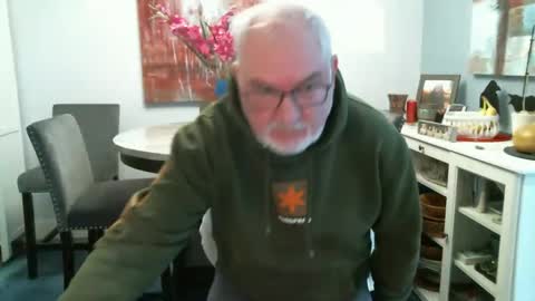 Snapshot of loop102 chatting on September 30, 2025, 7:30 pm loop102 online show from September 30, 2025, 7:30 pm