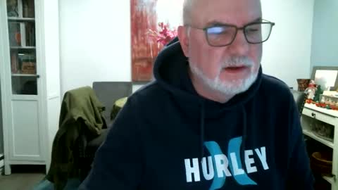 Snapshot of loop102 chatting on December 2, 2025, 5:30 pm loop102 online show from December 2, 2025, 5:30 pm