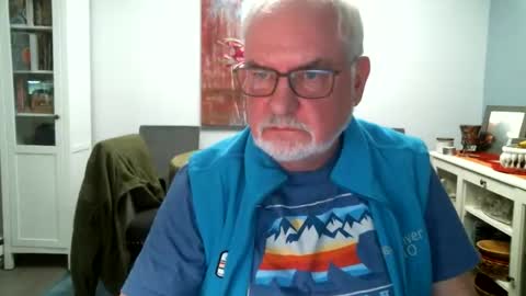 Snapshot of loop102 chatting on April 11, 2026, 2:38 am loop102 online show from April 11, 2026, 2:38 am