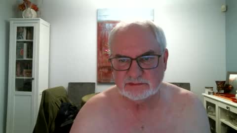 Snapshot of loop102 chatting on May 8, 2026, 2:28 am loop102 online show from May 8, 2026, 2:28 am