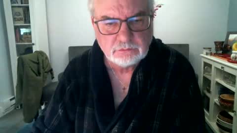 Snapshot of loop102 chatting on May 18, 2026, 1:28 pm loop102 online show from May 18, 2026, 1:28 pm