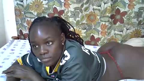 Snapshot of lora_amor chatting on June 7, 2026, 1:43 am lora_amor online show from June 7, 2026, 1:43 am