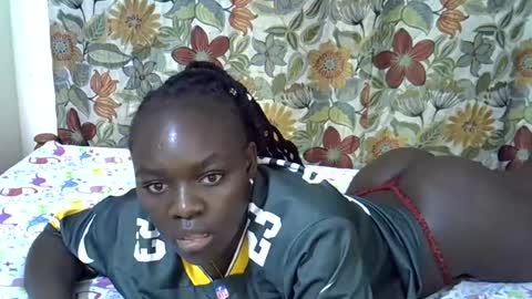 Snapshot of lora_amor chatting on June 12, 2026, 11:35 pm lora_amor online show from June 12, 2026, 11:35 pm