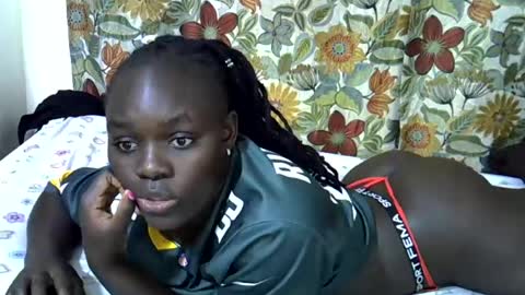 Snapshot of lora_amor chatting on July 19, 2026, 1:15 pm lora_amor online show from July 19, 2026, 1:15 pm