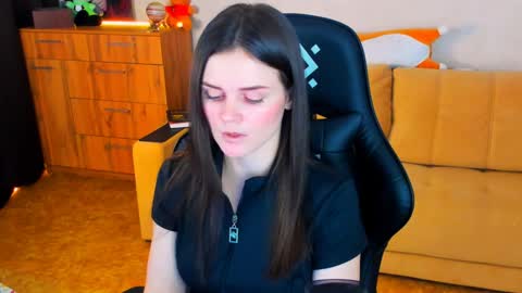 Lora Cain online show from January 9, 2025, 2:07 pm