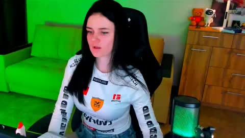 Lora Cain online show from February 12, 2025, 3:27 pm