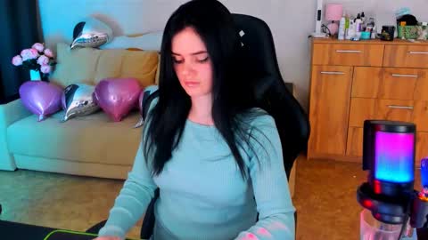 Lora Cain online show from February 25, 2025, 7:25 pm