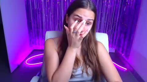 Lora online show from September 19, 2025, 5:31 am