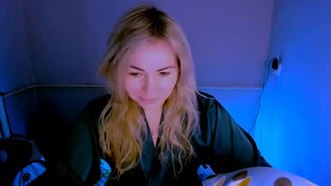 Lora online show from April 13, 2026, 2:17 am