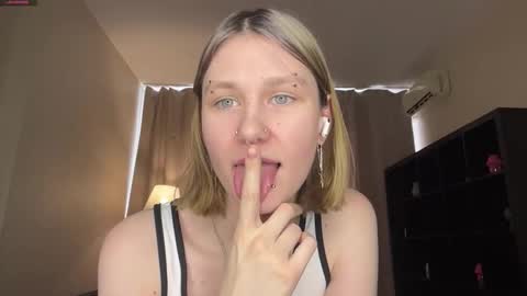 Lora online show from February 12, 2026, 7:03 am