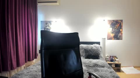 Lora online show from January 12, 2025, 1:27 pm