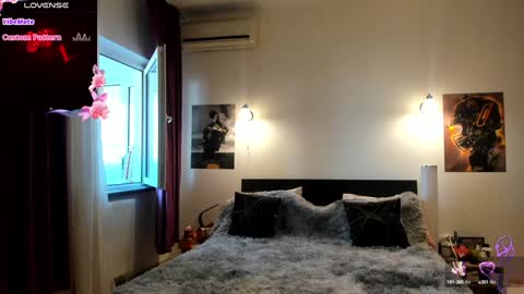 Lora online show from January 14, 2025, 12:14 pm